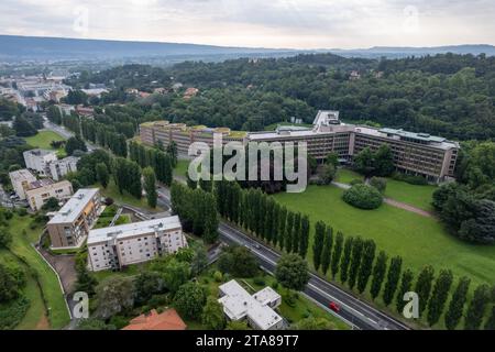 Ivrea, Italia - 10 agosto 2023, nuovo Palazzo Uffici Olivetti di Gino Valle ad Ivrea , Piemonte Italia ora uffici TIM Foto Stock