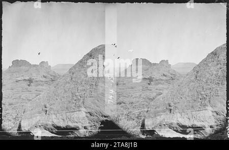 Vista tra le rocce di piacevole parco. Douglas County, Colorado. Foto Stock