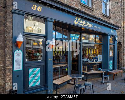 Fitzbillies Cambridge - Fitzbillies Cake Shop e Cafe Bridge Street Cambridge - Fittzbillies è famosa per i suoi bastoncini Sticky Chelsea Foto Stock