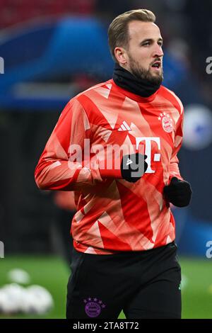 Monaco, Germania. 29 novembre 2023. Calcio: Champions League, Bayern Monaco - FC Copenhagen, fase a gironi, gruppo A, giorno 5 all'Allianz Arena, Harry Kane di Monaco si scalda prima della partita. Crediti: Sven Hoppe/dpa/Alamy Live News Foto Stock