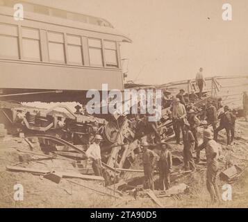 Veduta del grande relitto della ferrovia il disastro ferroviario più terribile del continente, sul T.P. & W.R.R. vicino a Chatsworth, Illinois, del Niagara Excursion Train, a mezzanotte, 10 agosto 1887. Foto Stock