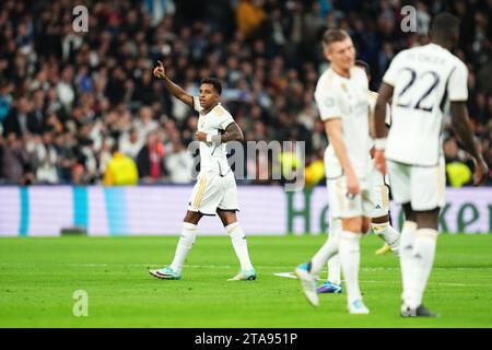 Madrid, Spagna. 29 novembre 2023. Rodrygo Goes del Real Madrid festeggia dopo aver segnato il 1-1 durante la partita di UEFA Champions League, gruppo C, tra Real Madrid e SCC Napoli disputata allo stadio Santiago Bernabeu il 29 novembre 2023 a Madrid, in Spagna. (Foto di Bagu Blanco/PRESSINPHOTO) crediti: PRESSINPHOTO SPORTS AGENCY/Alamy Live News Foto Stock