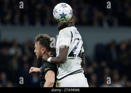 MADRID, SPAGNA - NOVEMBRE 29: Antonio Rudiger del Real Madrid durante la partita di UEFA CHAMPIONS LEAGUE 2023/24 tra Real Madrid e Napoli allo stadio Santiago Bernabeu. Crediti: Guille Martinez/AFLO/Alamy Live News Foto Stock