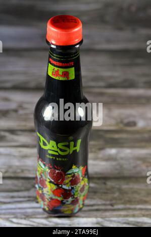 Cairo, Egitto, 24 novembre 2023: Bevanda analcolica Dash Soda Fruit Flavour Melogranate (Punica Granatum) Flavour, deliziosa bevanda analcolica con varietà di sapori, rif Foto Stock