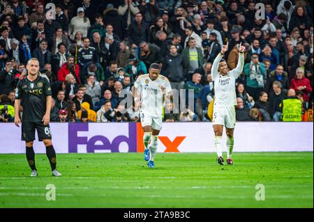 Madrid, Spagna. 29 novembre 2023. Jude Bellingham del Real Madrid ha visto celebrare il suo gol durante la partita di Champions League tra Real Madrid e Napoli allo Stadio Bernabeu di Madrid, in Spagna. Credito: Agenzia fotografica indipendente/Alamy Live News Foto Stock