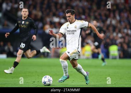 Madrid, Spagna. 29 novembre 2023. Brahim del Real Madrid in azione durante la partita di Champions League Day 5 tra Real Madrid e Napoli allo stadio Santiago Bernabeu di Madrid, Spagna, il 29 novembre 2023. Crediti: Edward F. Peters/Alamy Live News Foto Stock