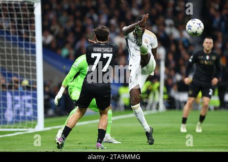 Madrid, Spagna. 29 novembre 2023. Antonio Rüdiger del Real Madrid in azione durante la partita di Champions League Day 5 tra Real Madrid e Napoli allo stadio Santiago Bernabeu di Madrid, Spagna, il 29 novembre 2023. Crediti: Edward F. Peters/Alamy Live News Foto Stock