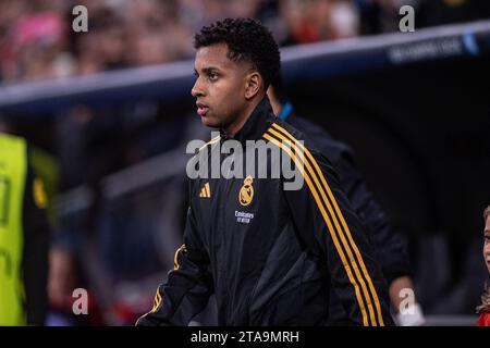 29 novembre 2023; stadio Santiago Bernabeu, Madrid, Spagna, Champions League Football, fase a gironi, Real Madrid contro Napoli; Rodrygo va durante il riscaldamento Foto Stock