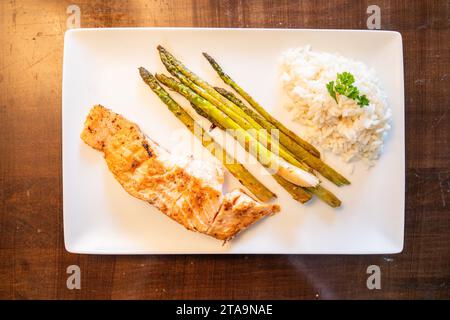 Pasto al salmone cucinato in casa Foto Stock