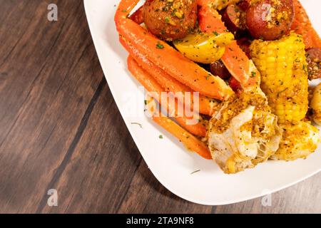 Bollitura speciale di granchio e salsiccia Foto Stock