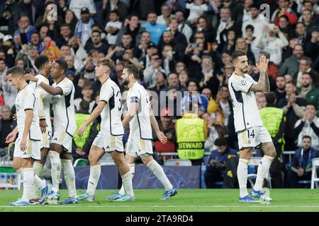 MADRID, SPAGNA - NOVEMBRE 29: Joselu Mato del Real Madrid celebra un gol durante la partita di UEFA CHAMPIONS LEAGUE 2023/24 tra Real Madrid e Napoli allo stadio Santiago Bernabeu. Crediti: Guille Martinez/AFLO/Alamy Live News Foto Stock