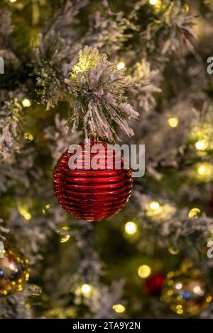 Red Decorazione per albero di Natale Foto Stock