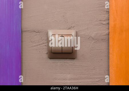 Switch Power Light Home Appliance Electric Object Wall House dettaglio primo piano interno. Foto Stock