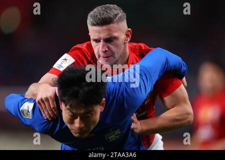 Saitama, Giappone. 29 novembre 2023. Bryan Linssen (Reds) calcio/calcio : AFC Champions League 2023-24 fase a gironi tra Urawa Red Diamonds 2-1 Wuhan Three Towns Football Club al Saitama Stadium 2002 a Saitama, Giappone . Crediti: Naoki Morita/AFLO SPORT/Alamy Live News Foto Stock