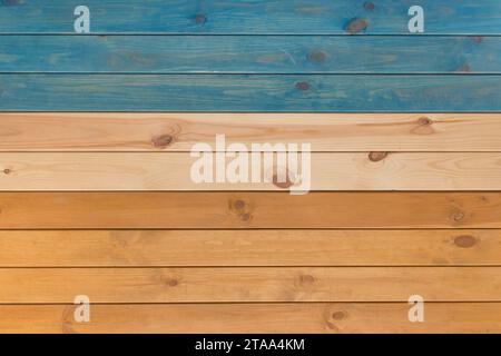 Legno linee orizzontali strisce tavole superficie tre colori arancione marrone blu vernice sfondo texture. Foto Stock