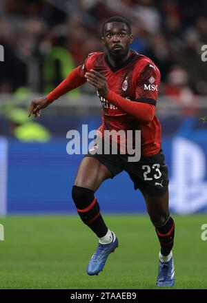 Milano, Italia. 28 novembre 2023. Fikayo Tomori del Milan durante la partita di UEFA Champions League a Giuseppe Meazza, Milano. Il credito fotografico dovrebbe leggere: Jonathan Moscrop/Sportimage Credit: Sportimage Ltd/Alamy Live News Foto Stock