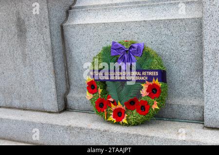 Victoria, CANADA - 4 gennaio 2023 : monumento di pietra “nel riconoscimento dei sacrifici delle forze canadesi e dei cittadini canadesi, al servizio della pace Foto Stock