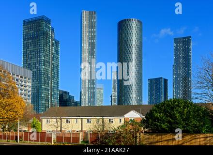 The Elizabeth Tower, The Blade, The Three60 e due dei condomini di Deansgate Square, Manchester, Inghilterra, Regno Unito Foto Stock