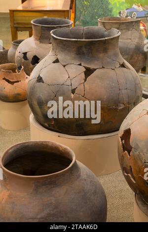 Centro visitatori display pot, Tuzigoot monumento nazionale, Arizona Foto Stock