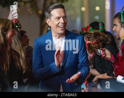 Los Angeles, Stati Uniti. 29 novembre 2023. Il membro del cast ed Helms partecipa alla prima di "Family Switch" al The Grove di Los Angeles, il 29 novembre 2023. Trama: Quando un incontro casuale con un lettore astrologico fa sì che i Walker si svegliino con un interruttore a corpo intero, possono unirsi per ottenere una promozione, un colloquio universitario, un contratto discografico e una prova di calcio? Foto di Alex Gallardo/UPI credito: UPI/Alamy Live News Foto Stock