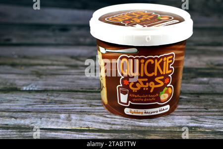 Cairo, Egitto, ottobre 30 2023: Crema di cioccolato alla nocciola Quickie, fatta con ingredienti come nocciole selezionate e delizioso cacao, ha un'autentica Foto Stock
