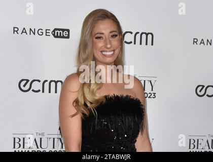 Stacey Solomon partecipa ai Beauty Awards 2023, al City Central presso HAC, Honourable Artillery Club di Londra, Inghilterra. REGNO UNITO. Lunedì 27 novembre 2023 - BANG MEDIA INTERNATIONAL FAMOUS PICTURES 28 HOLMES ROAD LONDRA NW5 3AB REGNO UNITO tel 44 0 02 7485 1005 email: picturesfamous.uk.com Copyright: XJamesxWarrenx adoco413 credito: Imago/Alamy Live News Foto Stock