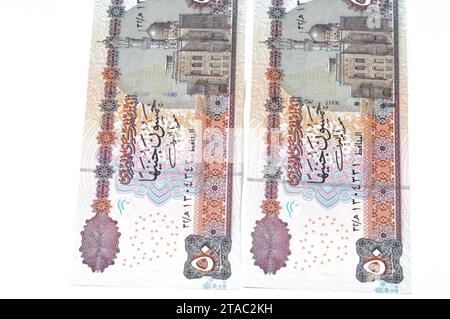 Lati opposti della serie di banconote LE Fifty Egyptian Pounds 50 2001 presenta la Moschea Abu Hurayba (Moschea Qijmas al-Ishaqi), fuoco selettivo della m egiziana Foto Stock