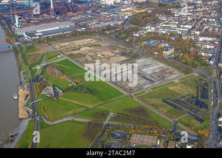 Luftbild, Sanierungsgebiet Rheinpark Duisburg, geplante Wohnanlage RheinOrt Hochfeld, Wasserturm Hochfeld, umgeben von herbstlichen Laubbäumen, Hochfeld, Duisburg, Ruhrgebiet, Nordrhein-Westfalen, Deutschland ACHTUNGxMINDESTHONORARx60xEURO *** Vista aerea, area di riqualificazione Rheinpark Duisburg, area residenziale progettata RheinOrt Hochfeld, torre dell'acqua Hochfeld, circondata da alberi decidui autunnali, Hochfeld, Duisburg, zona della Ruhr, Renania settentrionale-Vestfalia, Germania ACHTUNGxMINDESTHONORARx60xEURO credito: Imago/Alamy Live News Foto Stock