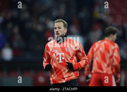 München, Deutschland 29. Novembre 2023: Fussball, Herren, Champions League, 5.Spieltag, Saison 2023/2024, FC Bayern München - FC Kopenhagen, Allianz Arena Harry Kane (FC Bayern München) Kopf, Oberkörper beim Aufwärmen Foto Stock