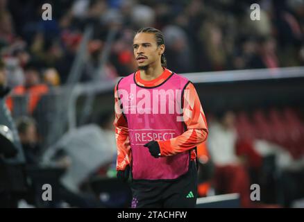 München, Deutschland 29. Novembre 2023: Fussball, Herren, Champions League, 5.Spieltag, Saison 2023/2024, FC Bayern München - FC Kopenhagen, Allianz Arena Leroy sane (FC Bayern München) Kopf, Oberkörper, beim Aufwärmen Foto Stock