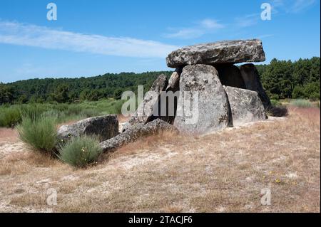 Dolmen di anta da Fonte Coberta a Cha de Alijo, Tras-os-Montes, Portogallo. Foto Stock