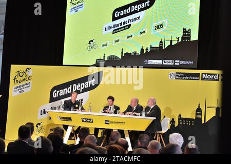 Francia. 30 novembre 2023. © PHOTOPQR/VOIX DU NORD/PASCAL BONNIERE ; 30/11/2023 ; Lille 30.11.2023 Conference tour de france Cyclisme 2025. FOTO PASCAL BONNIERE/LA VOIX DU NORD presentazione dei percorsi ufficiali dell'edizione 2025 del Tour de France maschile e femminile di Lille il 30 2023 novembre credito: MAXPPP/Alamy Live News Foto Stock