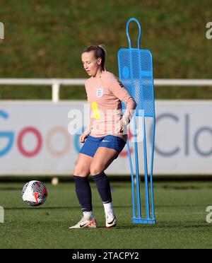 Beth Mead inglese durante una sessione di formazione presso St. George's Park, Burton Upon Trent. Data foto: Giovedì 30 novembre 2023. Foto Stock