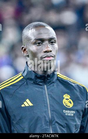 MADRID, SPAGNA - NOVEMBRE 29: Ferland Mendy del Real Madrid CF all'inizio della partita tra Real Madrid CF e SSC Napoles della UEFA Champions League il 29 novembre 2023 a Santiago Bernabeu a Madrid, Spagna. (Samuel Carreño/Pximages) credito: PX Images/Alamy Live News Foto Stock