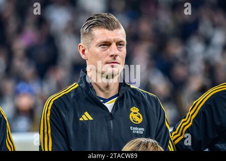 MADRID, SPAGNA - NOVEMBRE 29: Toni Kroos del Real Madrid CF all'inizio della partita tra Real Madrid CF e SSC Napoles della UEFA Champions League il 29 novembre 2023 a Santiago Bernabeu a Madrid, Spagna. (Samuel Carreño/Pximages) credito: PX Images/Alamy Live News Foto Stock