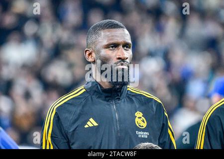 MADRID, SPAGNA - NOVEMBRE 29: Antonio Rüdiger del Real Madrid CF all'inizio della partita tra Real Madrid CF e SSC Napoles della UEFA Champions League il 29 novembre 2023 a Santiago Bernabeu a Madrid, Spagna. (Samuel Carreño/Pximages) credito: PX Images/Alamy Live News Foto Stock