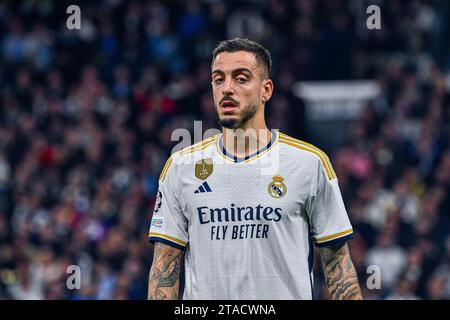 MADRID, SPAGNA - NOVEMBRE 29: Joselu Mato del Real Madrid CF guarda durante la partita tra Real Madrid CF e SSC Napoles della UEFA Champions League il 29 novembre 2023 a Santiago Bernabeu a Madrid, Spagna. (Samuel Carreño/Pximages) credito: PX Images/Alamy Live News Foto Stock