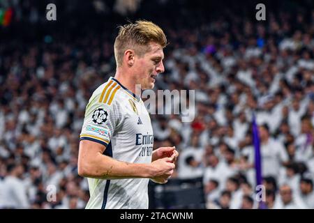 MADRID, SPAGNA - NOVEMBRE 29: Toni Kroos del Real Madrid CF corre durante la partita tra Real Madrid CF e SSC Napoles di UEFA Champions League il 29 novembre 2023 a Santiago Bernabeu a Madrid, Spagna. (Samuel Carreño/Pximages) credito: PX Images/Alamy Live News Foto Stock