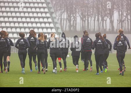 Tubize, Belgio. 30 novembre 2023. L'immagine mostra la sessione di allenamento della nazionale femminile belga prima della partita di calcio tra le squadre nazionali del Belgio, chiamata Red Flames, e della Scozia per la UEFA Women's Nations League nel gruppo A1, giovedì 30 novembre 2023 al Proximus Basecamp. FOTO: SEVIL OKTEM | Credit: Sportpix/Alamy Live News Foto Stock