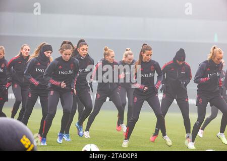 Tubize, Belgio. 30 novembre 2023. L'immagine mostra la sessione di allenamento della nazionale femminile belga prima della partita di calcio tra le squadre nazionali del Belgio, chiamata Red Flames, e della Scozia per la UEFA Women's Nations League nel gruppo A1, giovedì 30 novembre 2023 al Proximus Basecamp. FOTO: SEVIL OKTEM | Credit: Sportpix/Alamy Live News Foto Stock