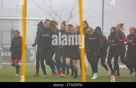 Tubize, Belgio. 30 novembre 2023. L'immagine mostra la sessione di allenamento della nazionale femminile belga prima della partita di calcio tra le squadre nazionali del Belgio, chiamata Red Flames, e della Scozia per la UEFA Women's Nations League nel gruppo A1, giovedì 30 novembre 2023 al Proximus Basecamp. FOTO: SEVIL OKTEM | Credit: Sportpix/Alamy Live News Foto Stock