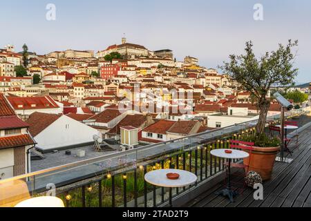 La vista sulla città dal balcone, Coimbra Foto Stock