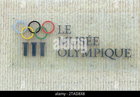 Losanna, Svizzera - 5 giugno 2017: Cartello con anelli olimpici al museo olimpico di Losanna. Foto Stock