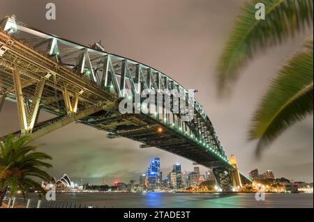 Harbourbridge con opera sullo sfondo, ripresa notturna, sera, notte, Sydney, Australia Foto Stock