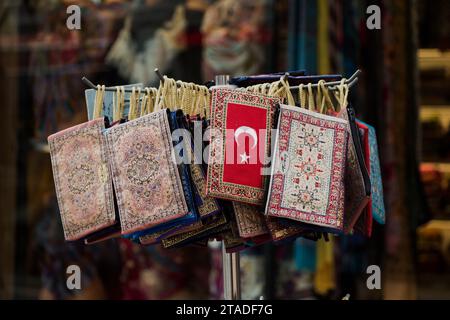 Stile tradizionale tessuta a mano sacchetti di tessuto Foto Stock