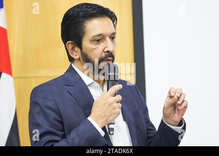 Il sindaco Ricardo Nunes durante il lancio della "Mutirão da Ortopedia" presso il Dipartimento di Sanità dello Stato, a Consolação, regione centrale di São Paolo, questo mercoledì 29 novembre. Credito: Brazil Photo Press/Alamy Live News Foto Stock