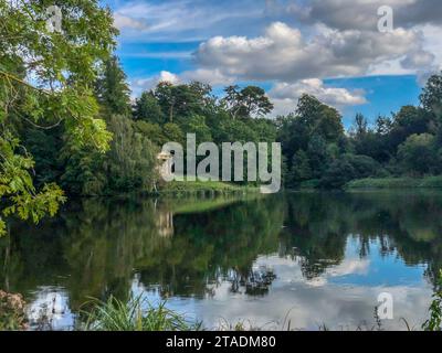 Tempio dorico a Bowood House Foto Stock