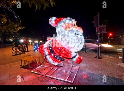 Francia. 30 novembre 2023. © PHOTOPQR/VOIX DU NORD/Sebastien JARRY ; boulogne sur mer 29/12/2023 Illuminations et decorations de noel dans le centre ville luci di Natale nel nord della Francia, a Boulogne sur Mer credito: MAXPPP/Alamy Live News Foto Stock