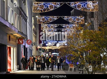 Francia. 30 novembre 2023. © PHOTOPQR/VOIX DU NORD/Sebastien JARRY ; boulogne sur mer 29/12/2023 Illuminations et decorations de noel dans le centre ville luci di Natale nel nord della Francia, a Boulogne sur Mer credito: MAXPPP/Alamy Live News Foto Stock