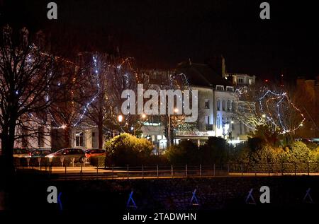 Francia. 30 novembre 2023. © PHOTOPQR/VOIX DU NORD/Sebastien JARRY ; boulogne sur mer 29/12/2023 Illuminations et decorations de noel dans le centre ville luci di Natale nel nord della Francia, a Boulogne sur Mer credito: MAXPPP/Alamy Live News Foto Stock